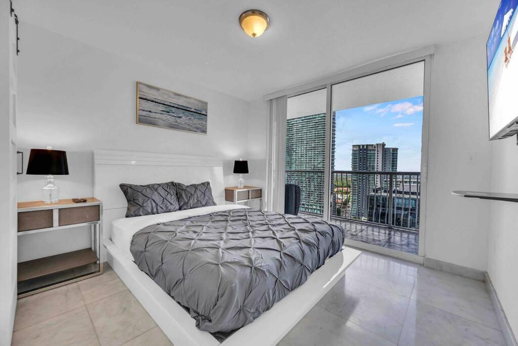 Iconic High Floor 3 Bedrooms In The Heart Of Miami Exterior photo
