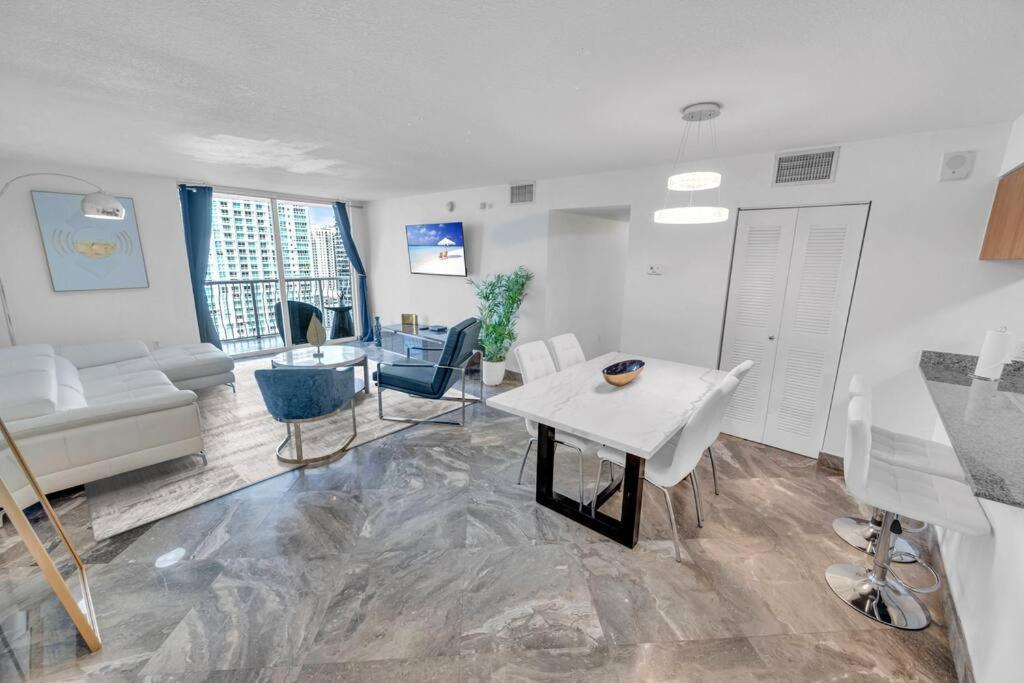 Iconic High Floor 3 Bedrooms In The Heart Of Miami Exterior photo