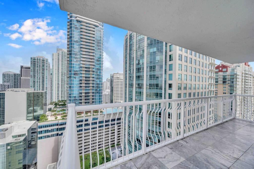 Iconic High Floor 3 Bedrooms In The Heart Of Miami Exterior photo