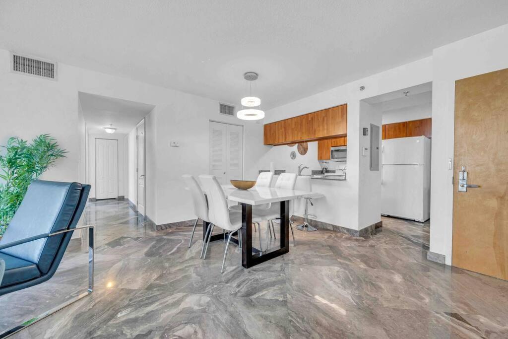 Iconic High Floor 3 Bedrooms In The Heart Of Miami Exterior photo
