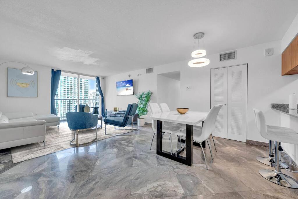 Iconic High Floor 3 Bedrooms In The Heart Of Miami Exterior photo