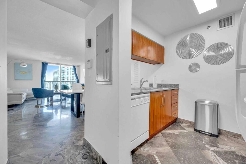 Iconic High Floor 3 Bedrooms In The Heart Of Miami Exterior photo