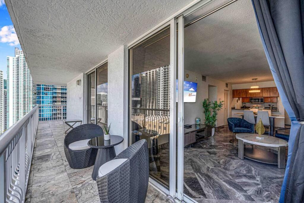 Iconic High Floor 3 Bedrooms In The Heart Of Miami Exterior photo